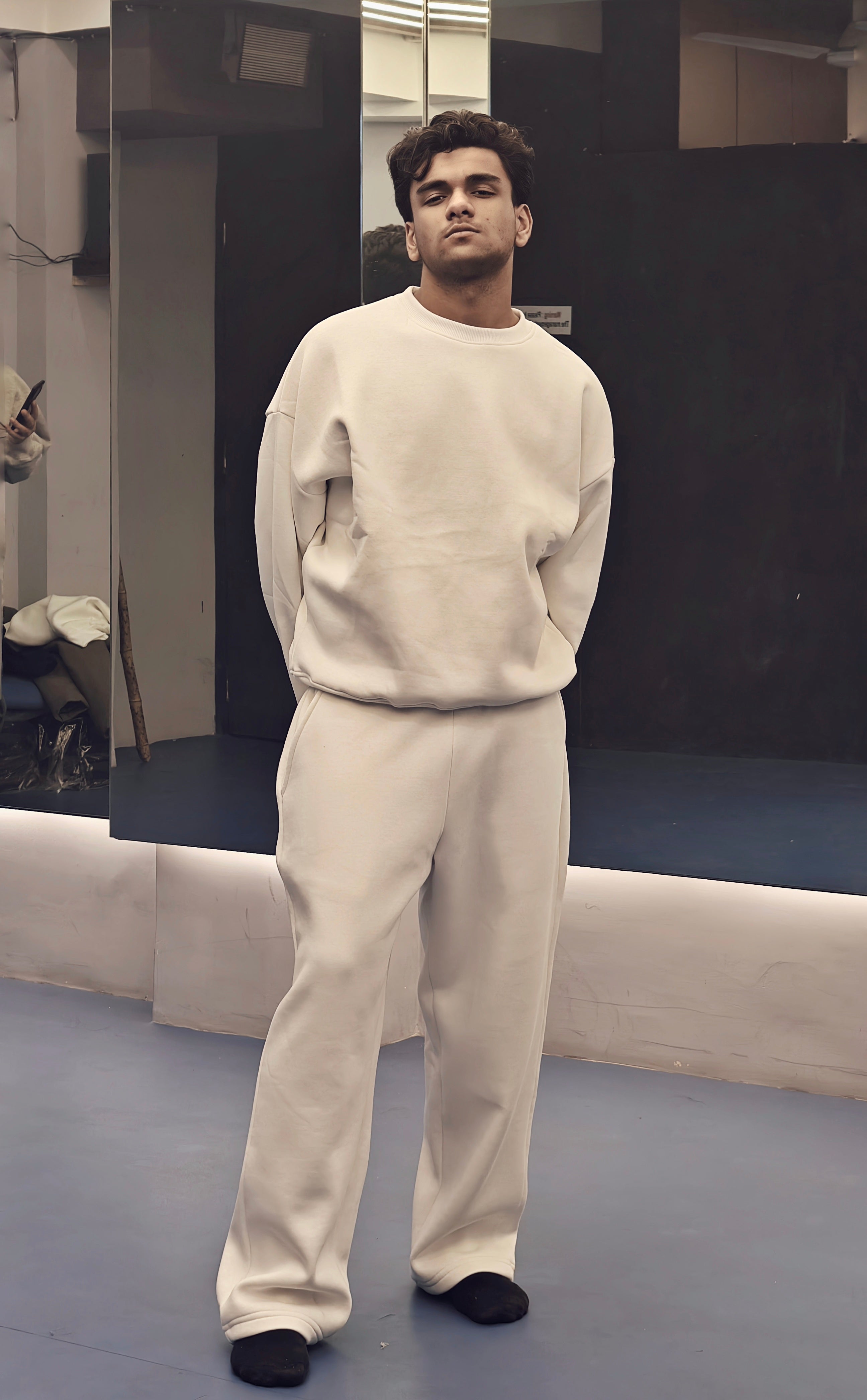 WHITE UNISEX SWEATSHIRT