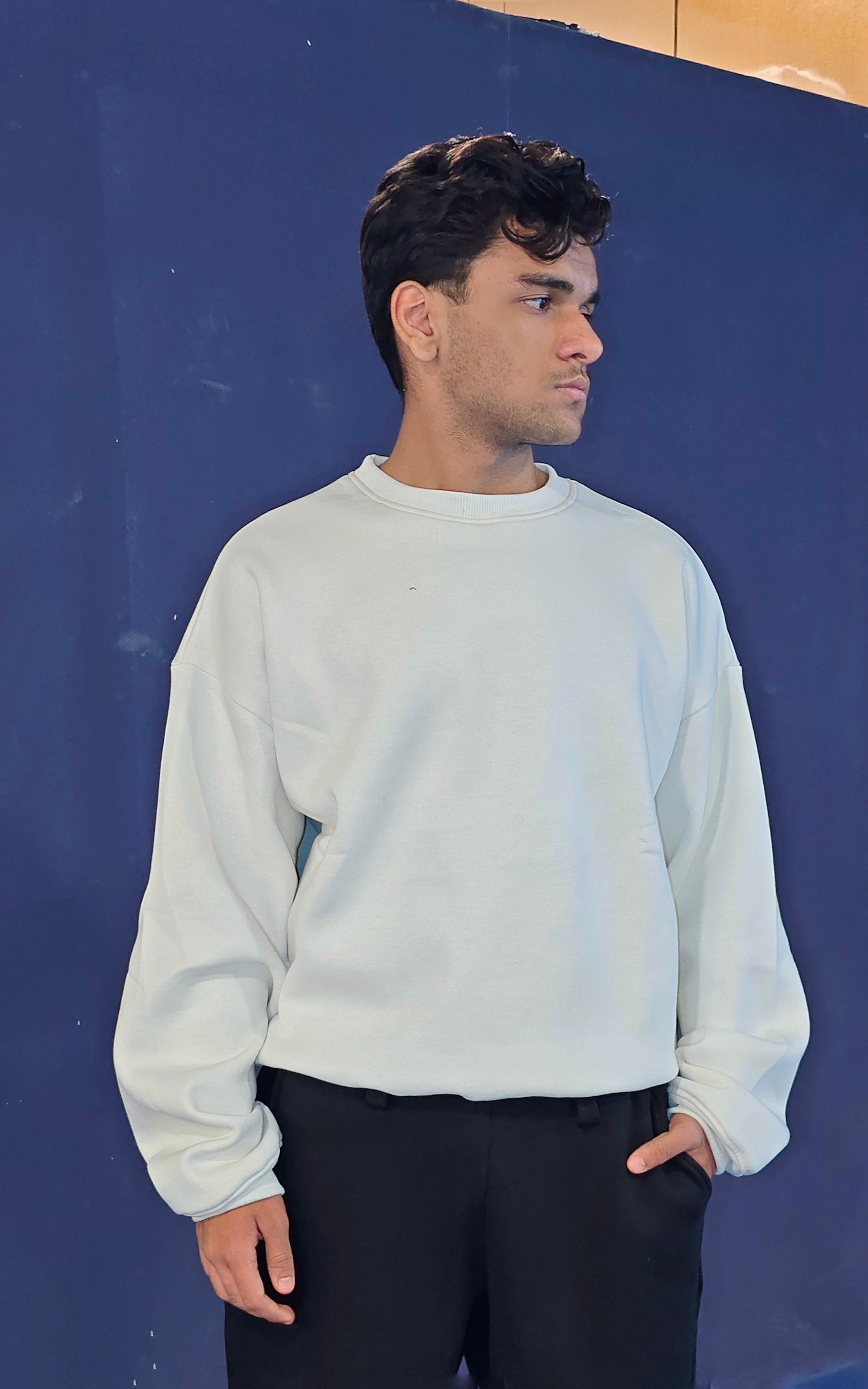 WHITE UNISEX SWEATSHIRT