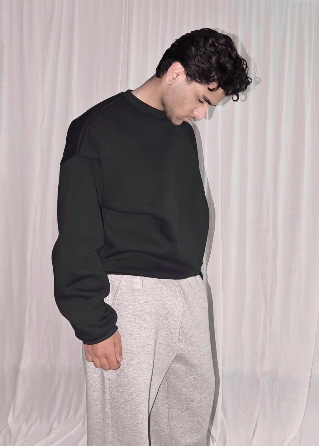 BLACK UNISEX SWEATSHIRT