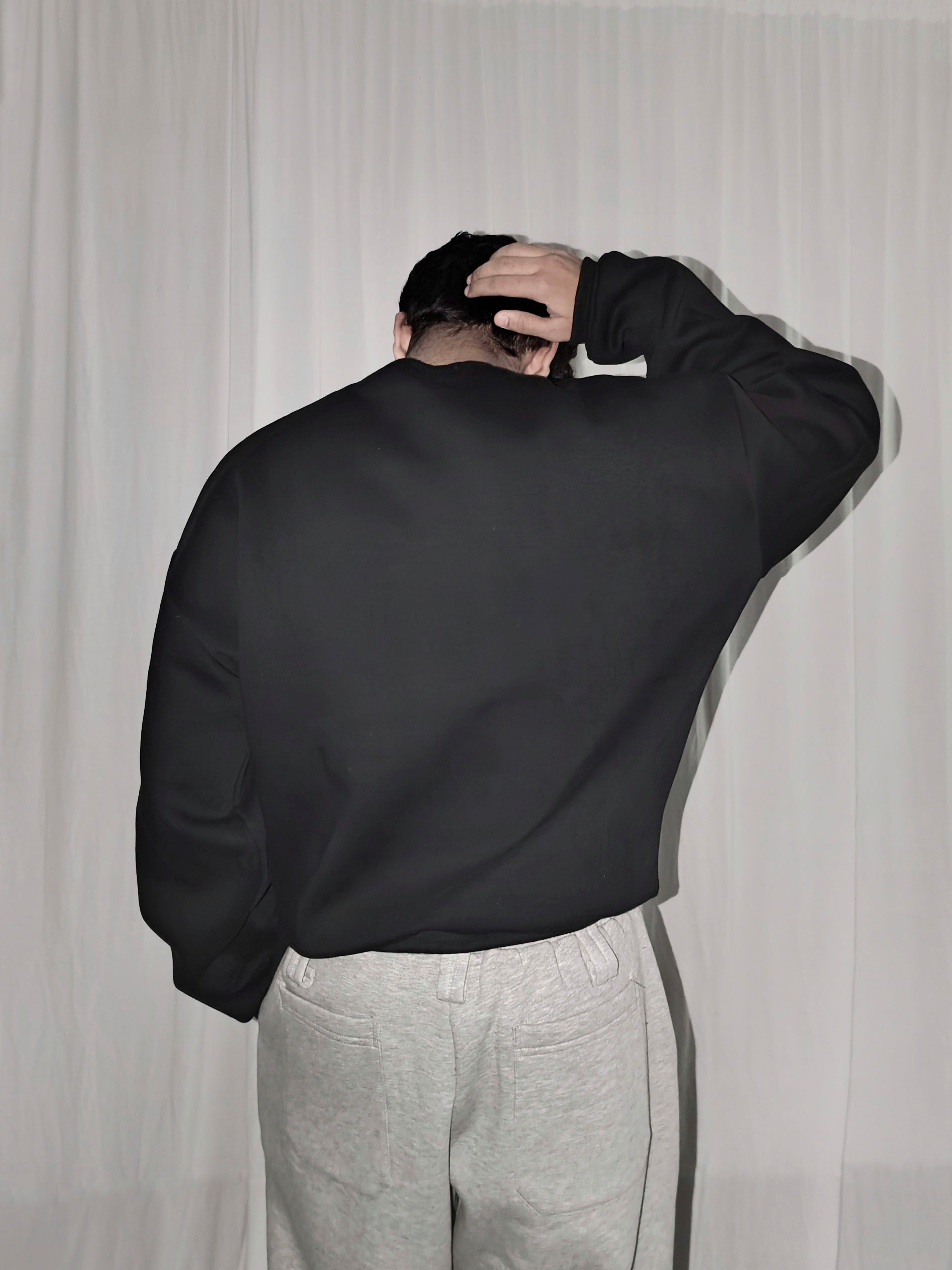 BLACK UNISEX SWEATSHIRT