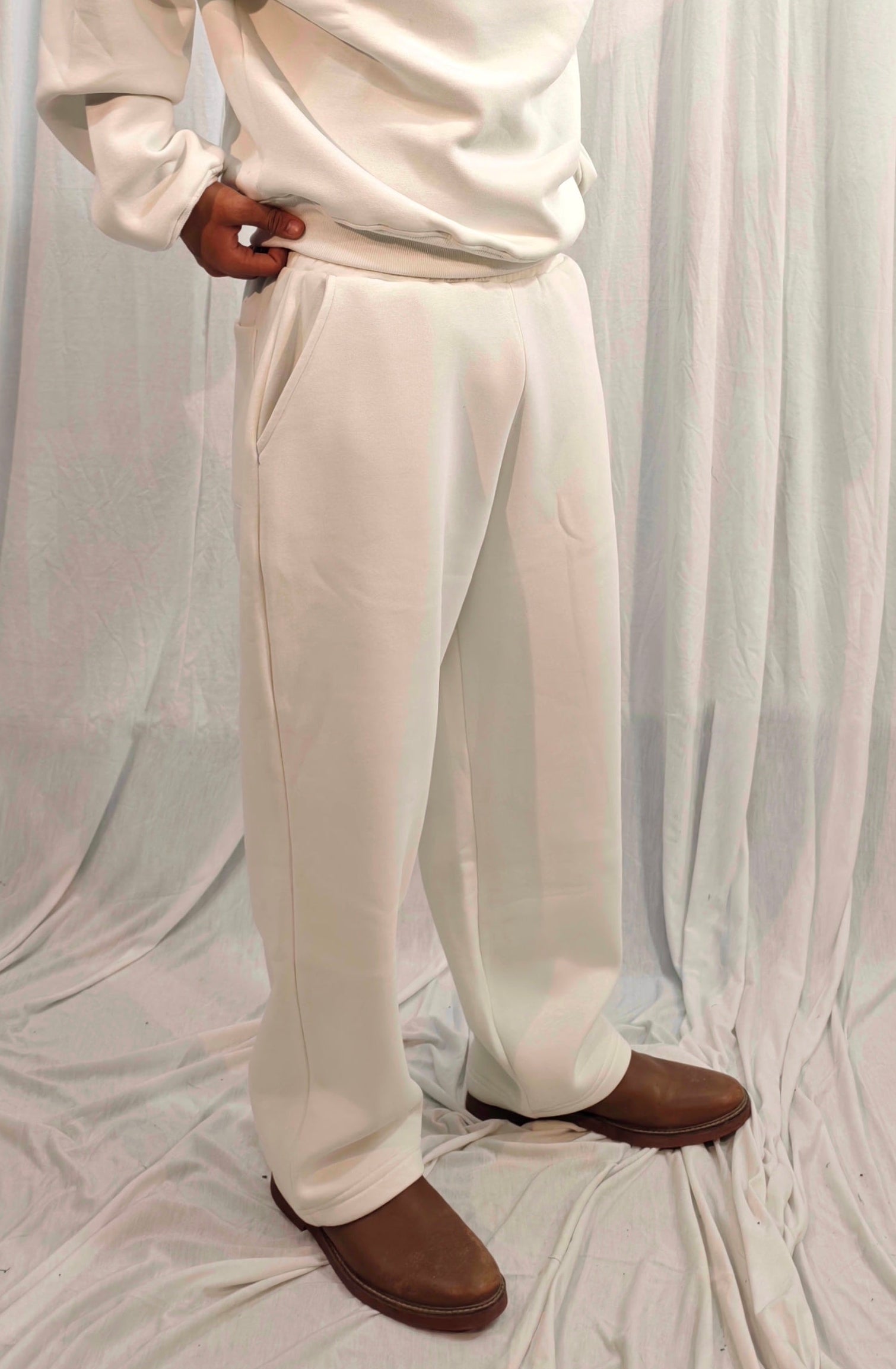 WHITE UNISEX SWEATPANT BAGGY FIT