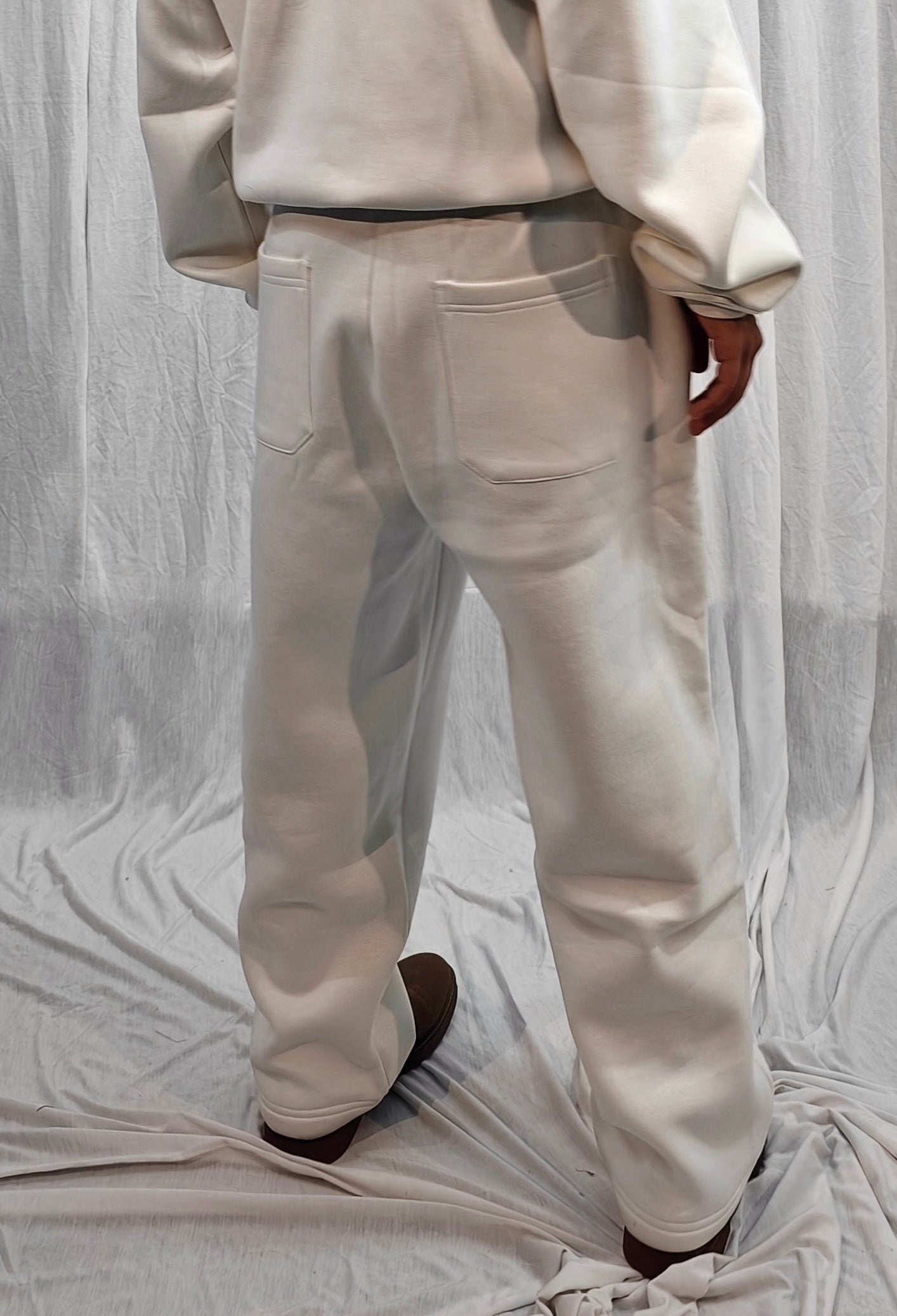 WHITE UNISEX SWEATSHIRT